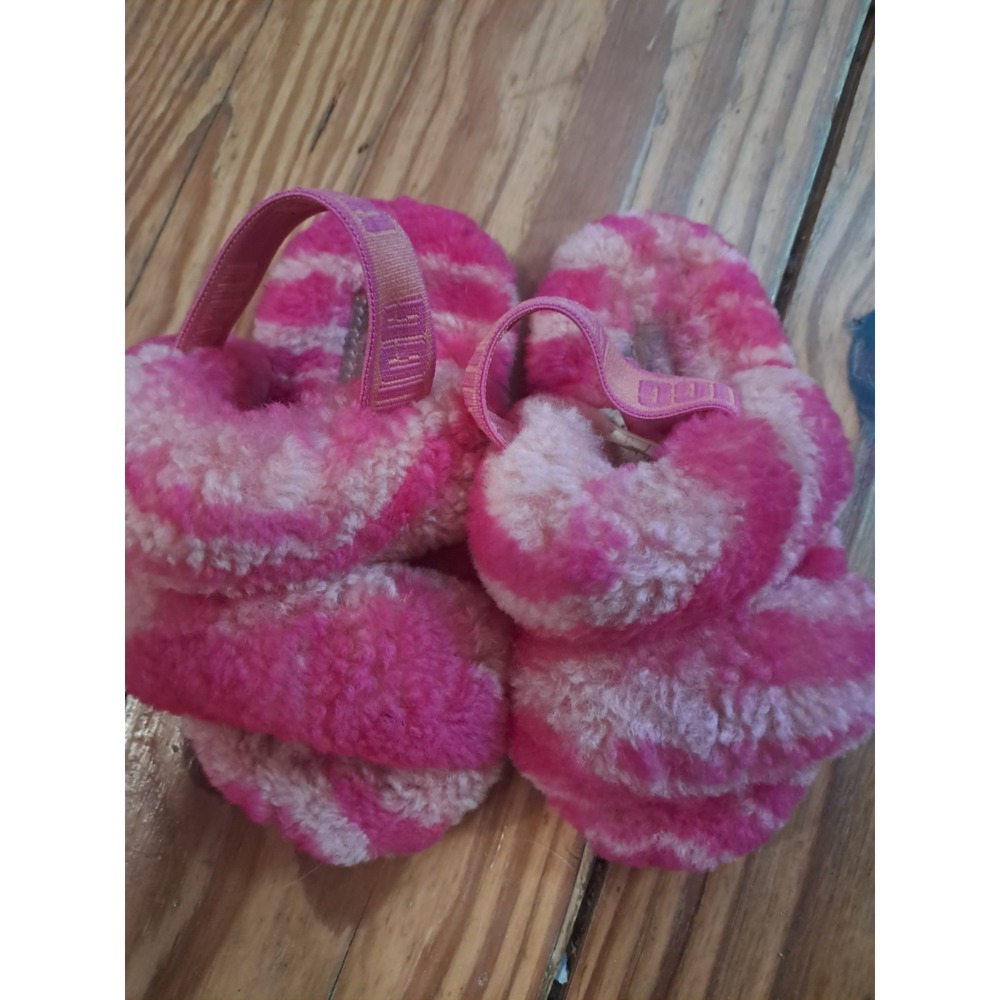 Ugg Toddler Slippers Size 8T Fluffy j20